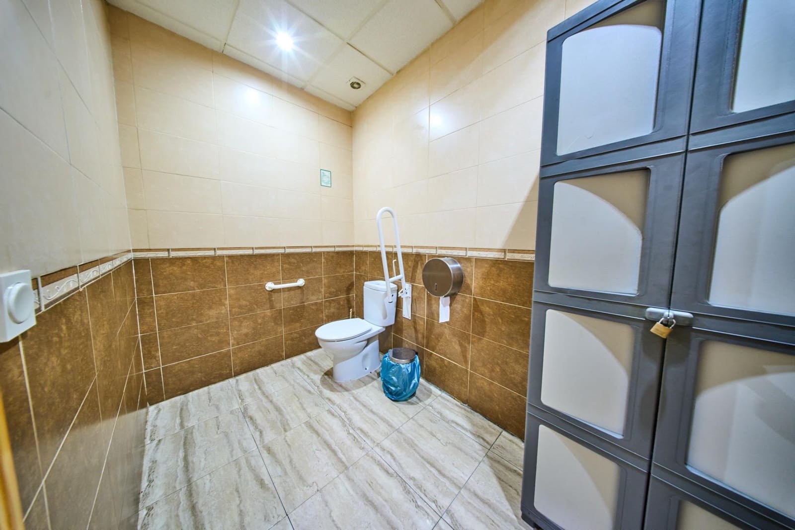 Business for rent in Las Gabias - € 700 (Ref: 9565424)