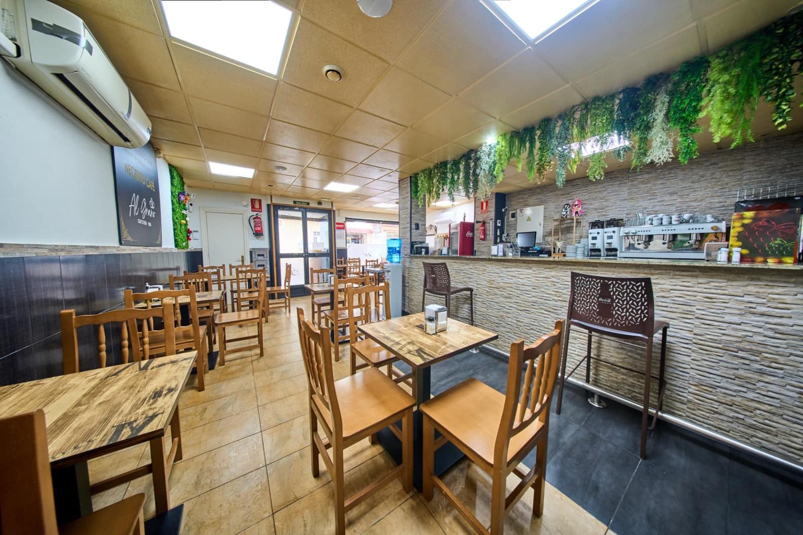 Business for rent in Las Gabias - € 700 (Ref: 9565424)