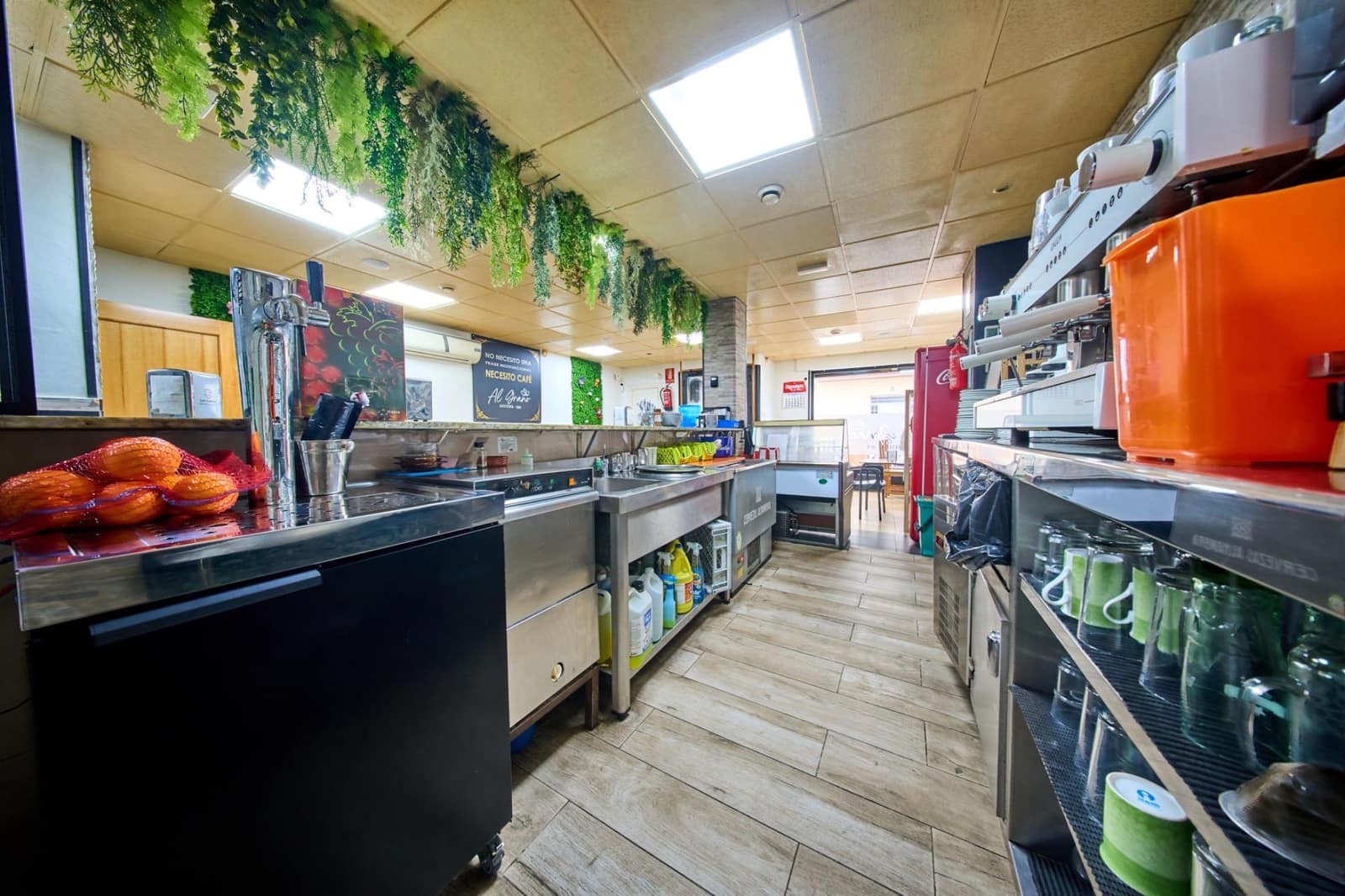 Business for rent in Las Gabias - € 700 (Ref: 9565424)