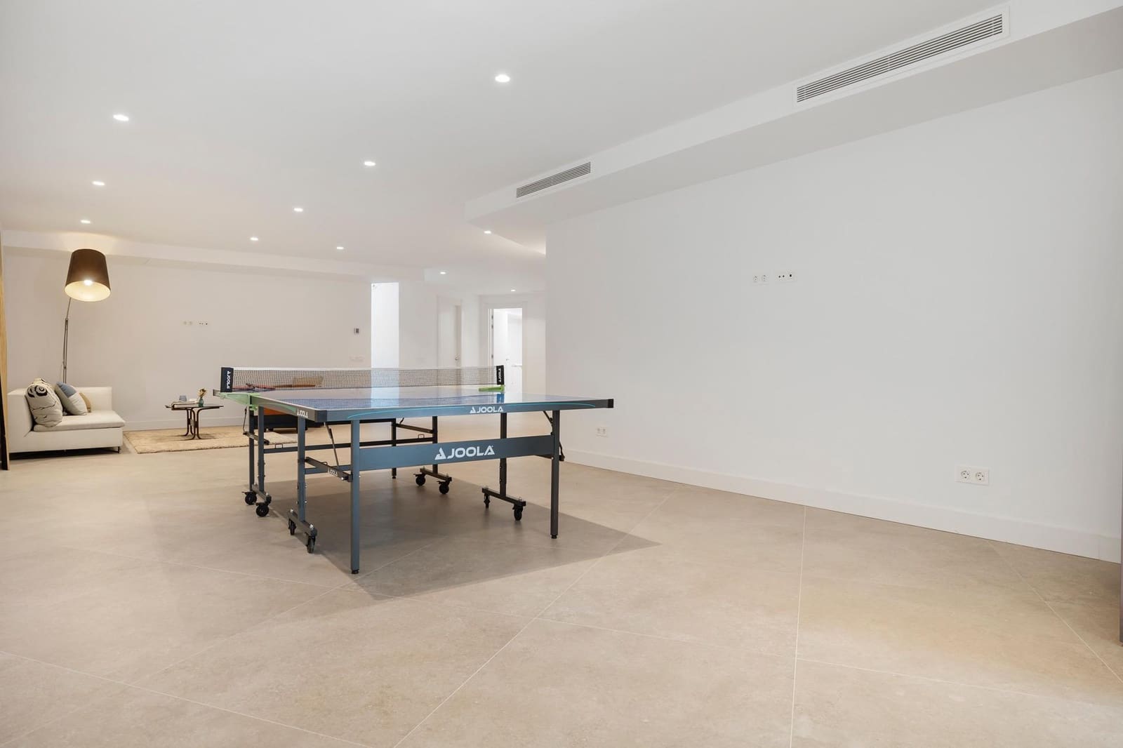 5 bedroom Villa for sale in Marbella with pool garage - € 3,350,000 (Ref: 9565425)