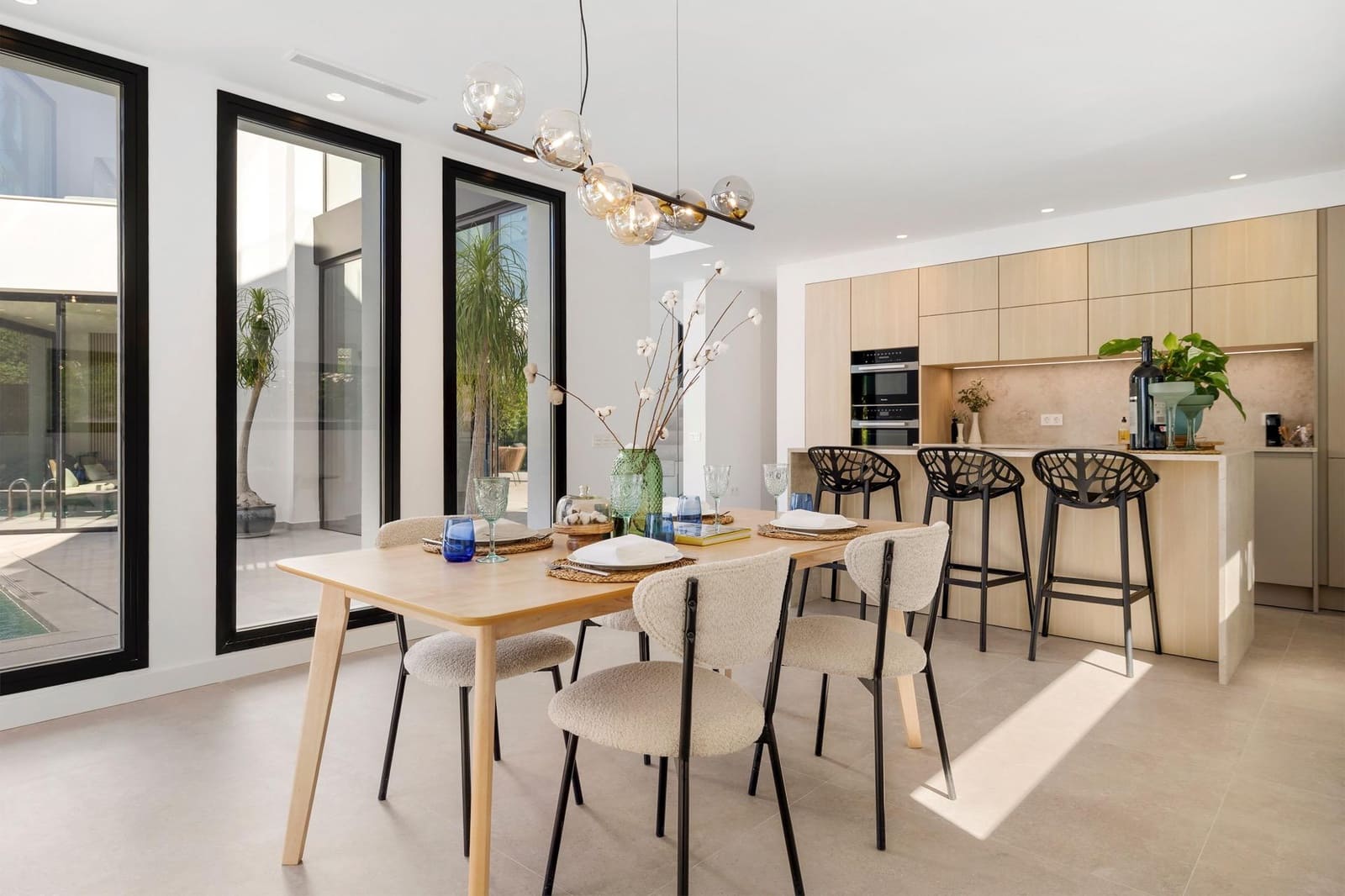 5 bedroom Villa for sale in Marbella with pool garage - € 3,350,000 (Ref: 9565425)