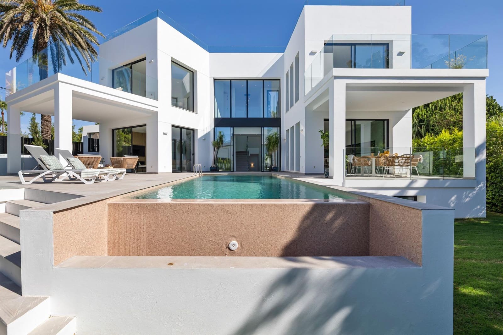 5 bedroom Villa for sale in Marbella with pool garage - € 3,350,000 (Ref: 9565425)