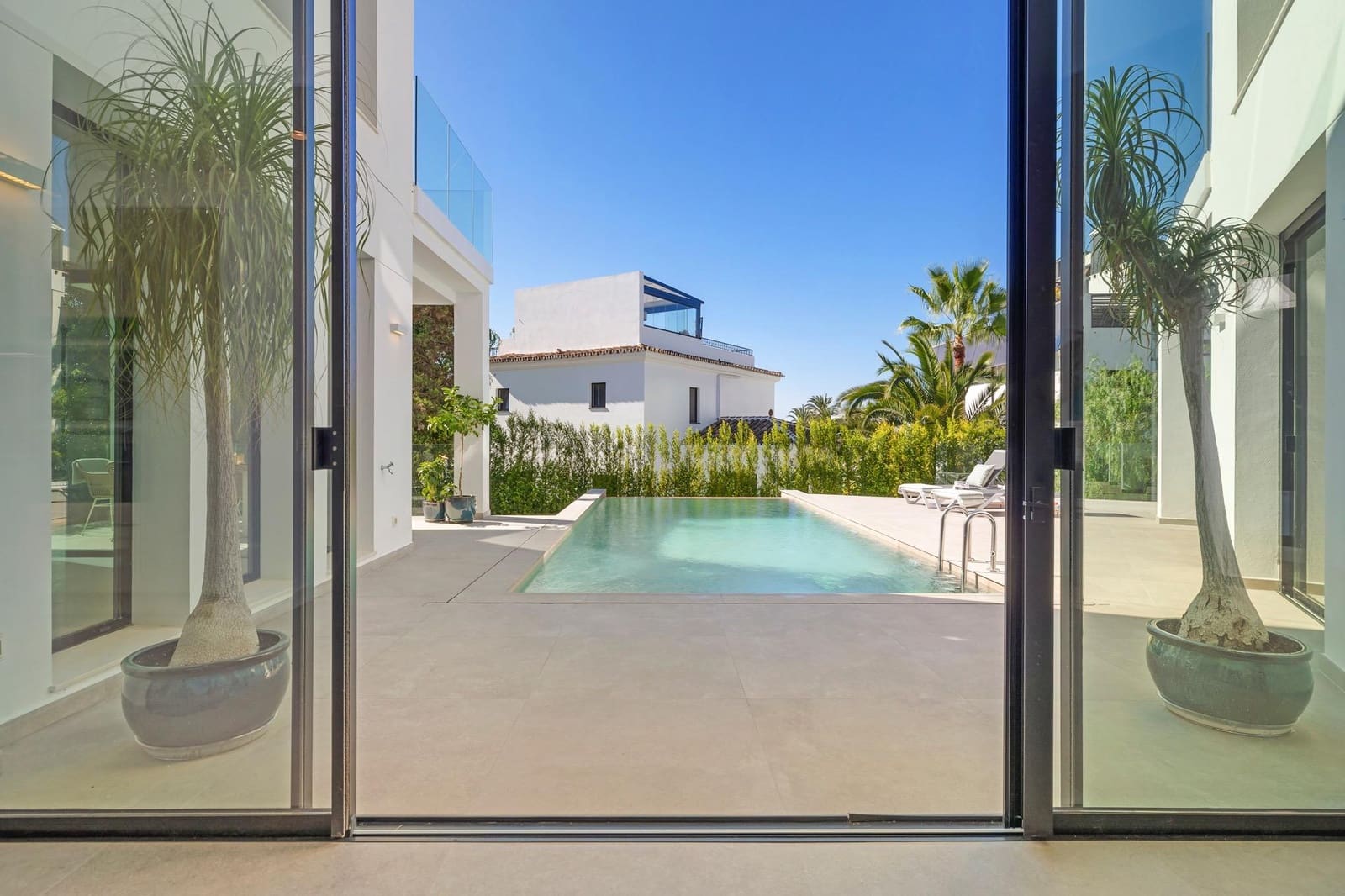 5 bedroom Villa for sale in Marbella with pool garage - € 3,350,000 (Ref: 9565425)