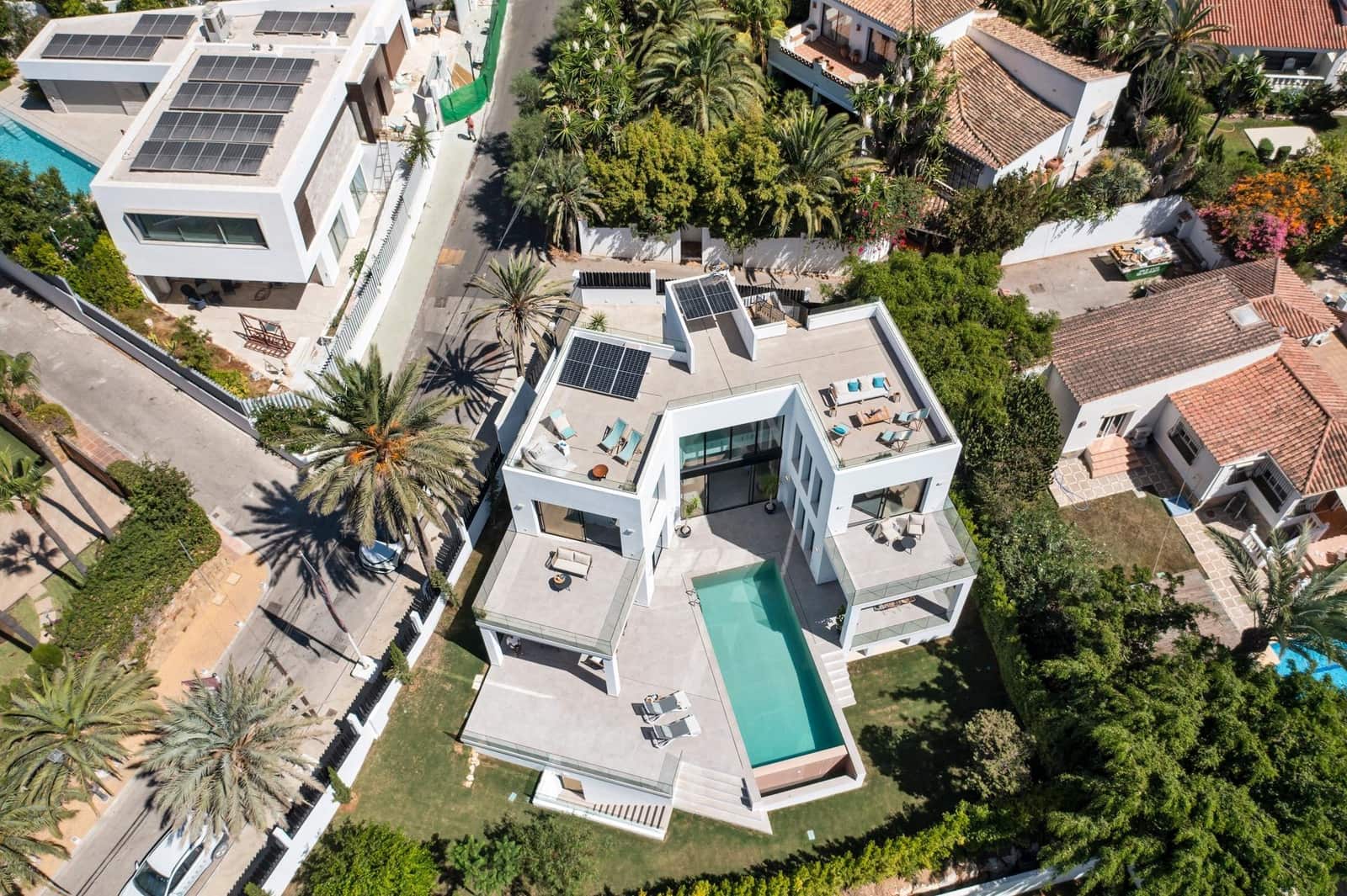 5 bedroom Villa for sale in Marbella with pool garage - € 3,350,000 (Ref: 9565425)