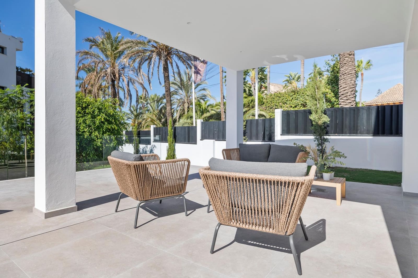 5 bedroom Villa for sale in Marbella with pool garage - € 3,350,000 (Ref: 9565425)