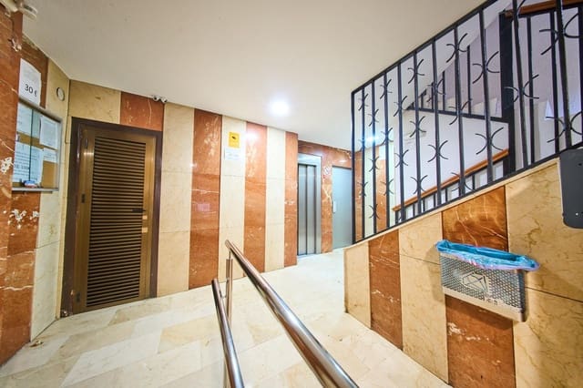 Piso de 4 habitaciones en Granada ciudad en venta - 210.000 € (Ref: 9571391)