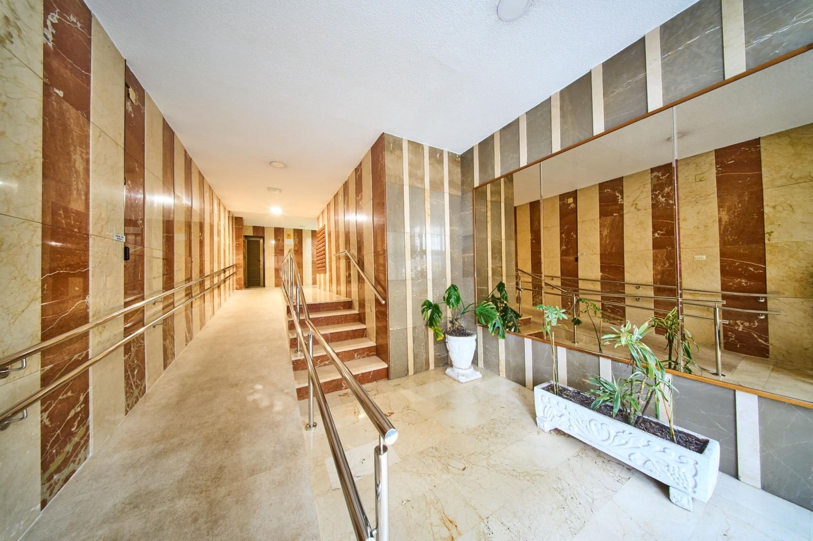 4 slaapkamer Flat te koop in Granada stad - € 210.000 (Ref: 9571391)