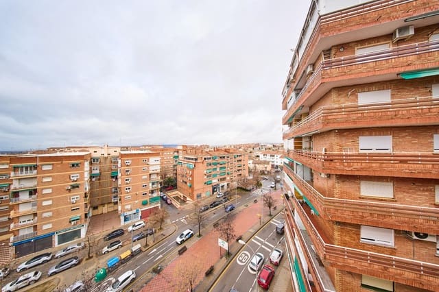 Piso de 4 habitaciones en Granada ciudad en venta - 210.000 € (Ref: 9571391)