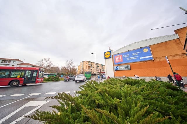 Piso de 4 habitaciones en Granada ciudad en venta - 210.000 € (Ref: 9571391)