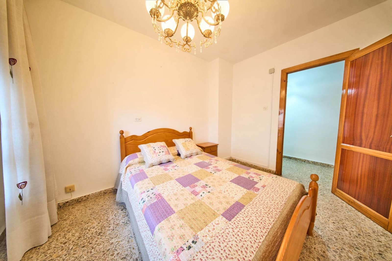 4 bedroom Flat for sale in Orgiva - € 99,900 (Ref: 9574802)