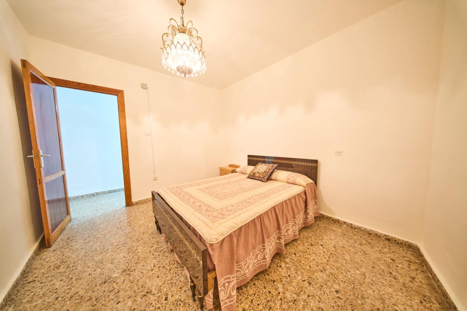 4 bedroom Flat for sale in Orgiva - € 99,900 (Ref: 9574802)