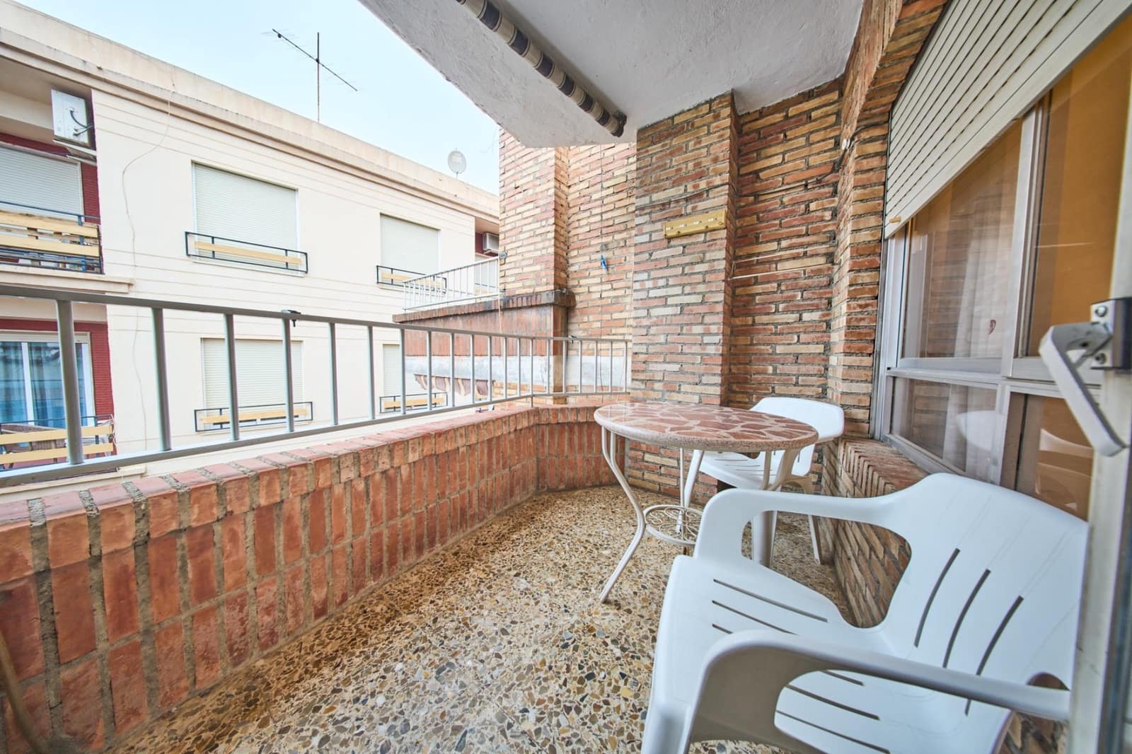 4 bedroom Flat for sale in Orgiva - € 99,900 (Ref: 9574802)