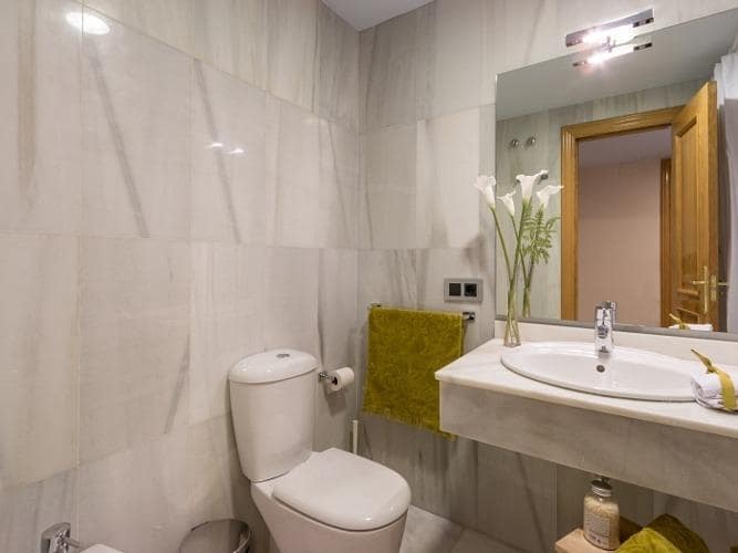 2 soveværelse Lejlighed til leje i Granada by - € 1.300 (Ref: 9574803)