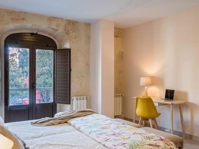 2 soverom Leilighet til leie i Centro - Sagrario, Granada by - € 1 300 (Ref: 9574803)