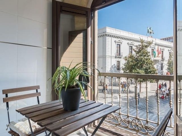 2 soverom Leilighet til leie i Centro - Sagrario, Granada by - € 1 300 (Ref: 9574803)