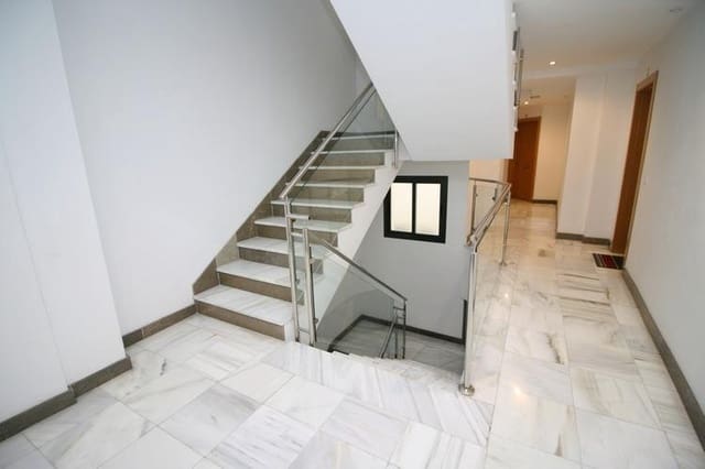 2 soverom Leilighet til leie i Centro - Sagrario, Granada by - € 950 (Ref: 9574804)