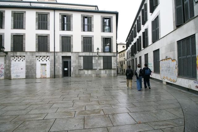 2 soverom Leilighet til leie i Centro - Sagrario, Granada by - € 950 (Ref: 9574804)