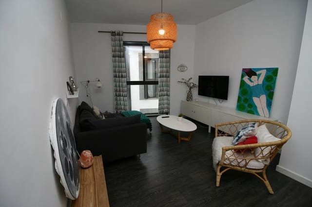 2 soverom Leilighet til leie i Centro - Sagrario, Granada by - € 950 (Ref: 9574804)