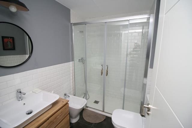 Appartement de 2 chambres à louer à Centro - Sagrario, Grenade ville - 950 € (Ref: 9574804)