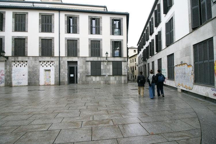 2 bedroom Flat for rent in Granada city - € 950 (Ref: 9574804)