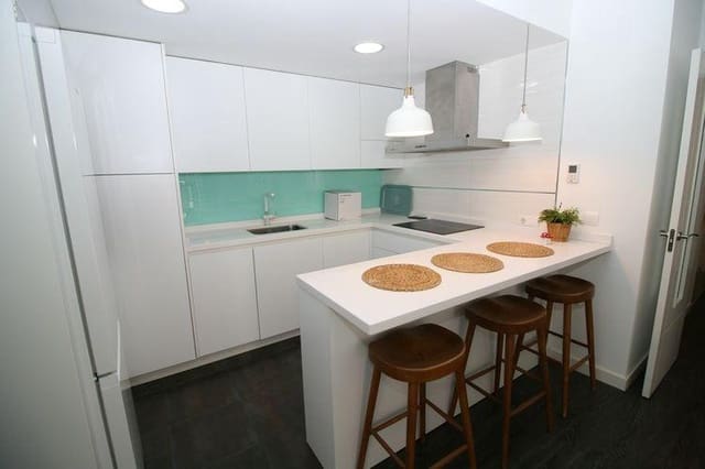 2 bedroom Flat for rent in Centro - Sagrario, Granada city with garage - € 950 (Ref: 9574804)