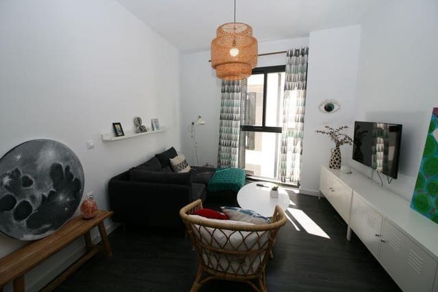 2 bedroom Flat for rent in Centro - Sagrario, Granada city with garage - € 950 (Ref: 9574804)