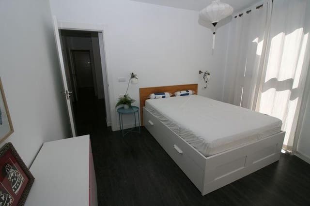 2 bedroom Flat for rent in Centro - Sagrario, Granada city with garage - € 950 (Ref: 9574804)