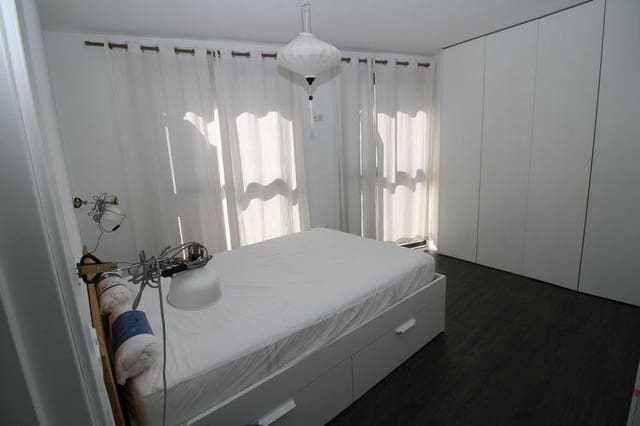 2 soveværelse Lejlighed til leje i Centro - Sagrario, Granada by med garage - € 950 (Ref: 9574804)