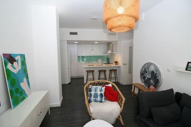 2 soveværelse Lejlighed til leje i Centro - Sagrario, Granada by med garage - € 950 (Ref: 9574804)