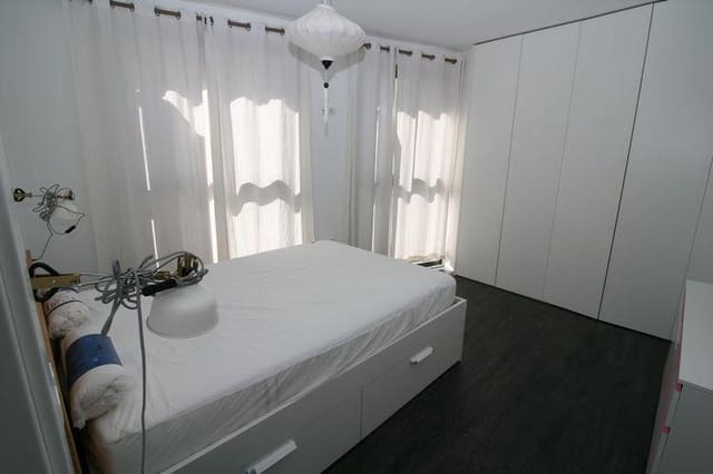 2 soveværelse Lejlighed til leje i Centro - Sagrario, Granada by med garage - € 950 (Ref: 9574804)