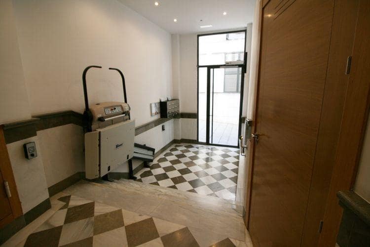 2 bedroom Flat for rent in Granada city with garage - € 950 (Ref: 9574804)