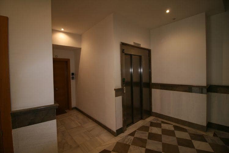 2 bedroom Flat for rent in Granada city with garage - € 950 (Ref: 9574804)