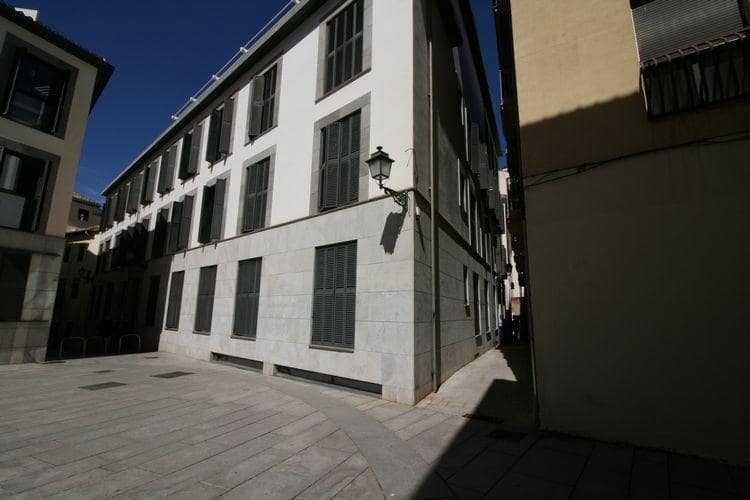 2 bedroom Flat for rent in Granada city with garage - € 950 (Ref: 9574804)