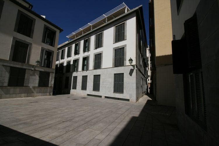 2 bedroom Flat for rent in Granada city with garage - € 950 (Ref: 9574804)