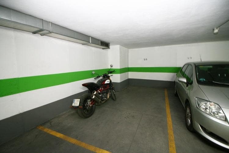 2 bedroom Flat for rent in Granada city with garage - € 950 (Ref: 9574804)