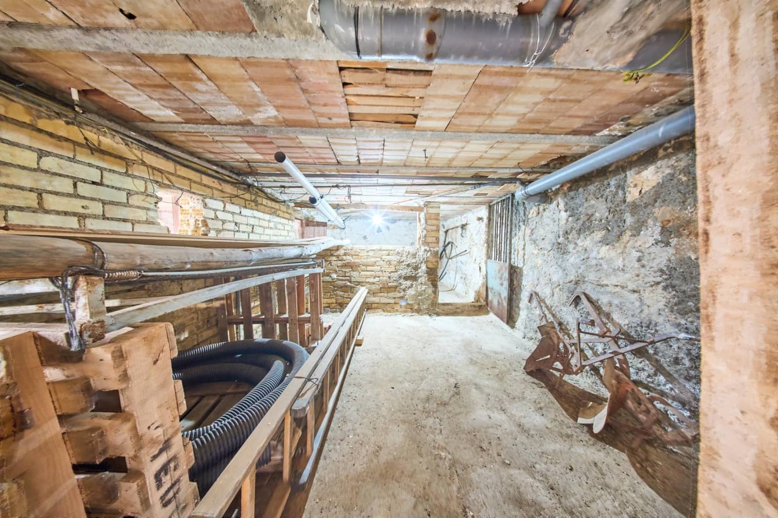 6 bedroom Townhouse for sale in Tozar - € 119,900 (Ref: 9586731)