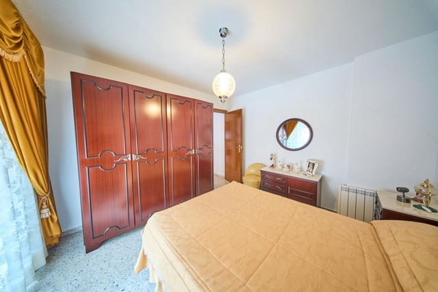 Casa de 6 habitaciones en Tozar, Moclín en venta - 119.900 € (Ref: 9586731)