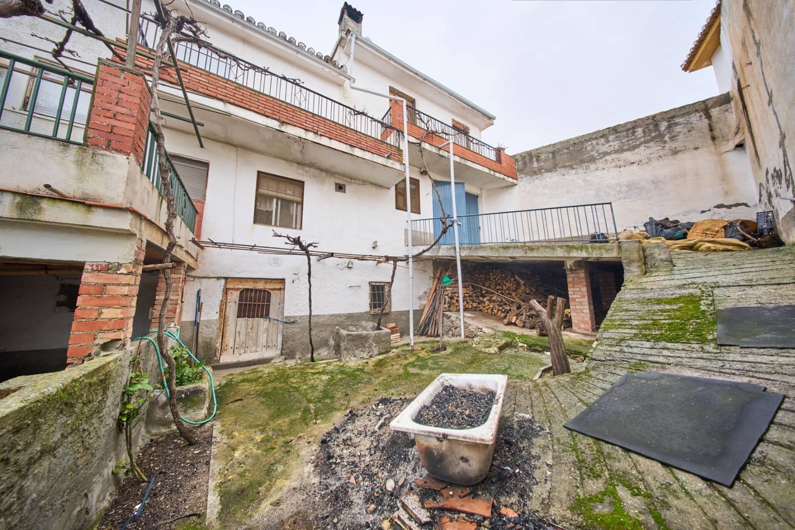 6 bedroom Townhouse for sale in Tozar - € 119,900 (Ref: 9586731)