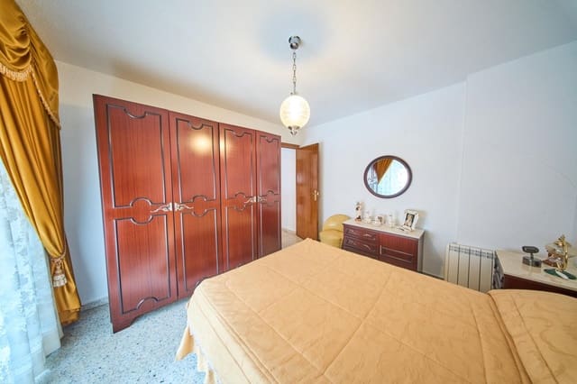 6 makuuhuone Omakotitalo myytävänä paikassa Tozar, Moclín - 119 900 € (Ref: 9586731)