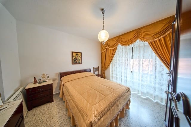 6 makuuhuone Omakotitalo myytävänä paikassa Tozar, Moclín - 119 900 € (Ref: 9586731)