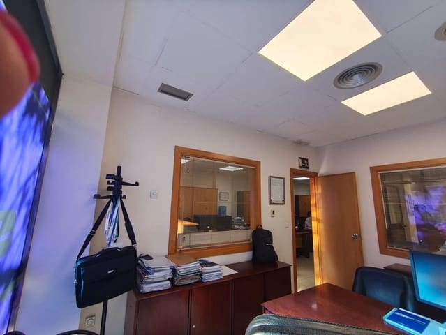 Komercyjne na sprzedaż w Zaidin, Miasto Grenada - 169 000 € (Ref: 9591539)