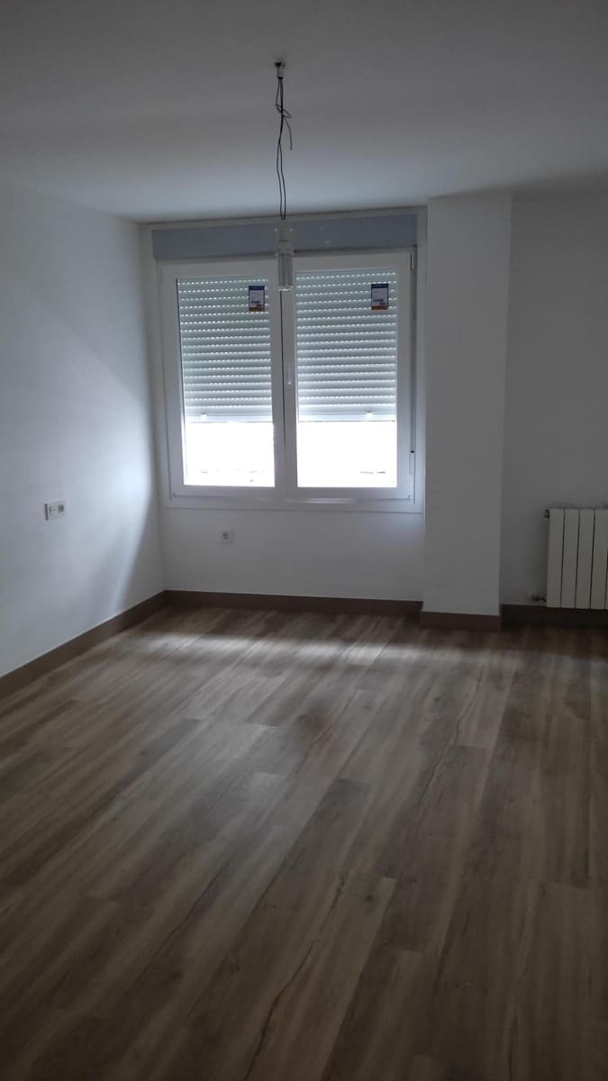 3 Zimmer Apartment zu vermieten in Granada Stadt - 975 € (Ref: 9596385)
