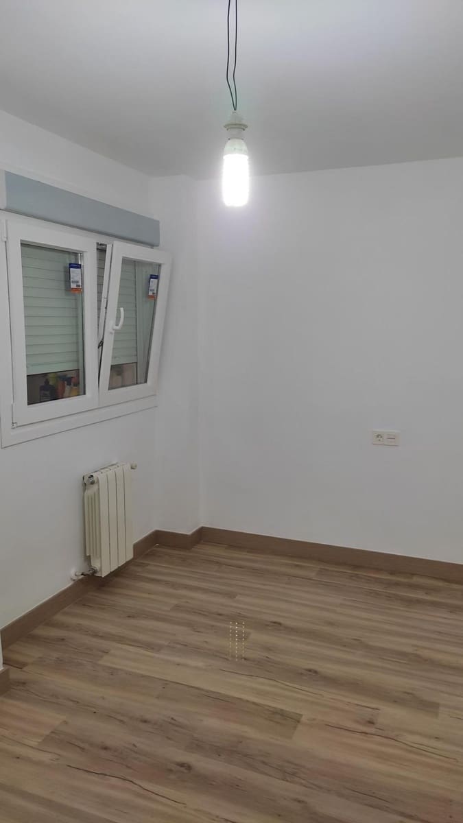 3 Zimmer Apartment zu vermieten in Granada Stadt - 975 € (Ref: 9596385)