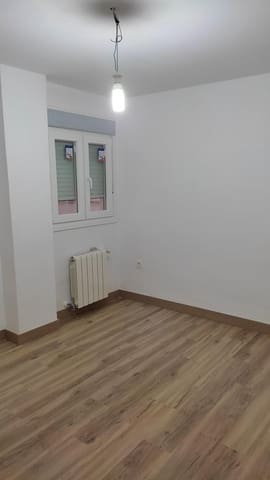 3 sovrum Lägenhet att hyra i Centro, Granada stad - 975 € (Ref: 9596385)