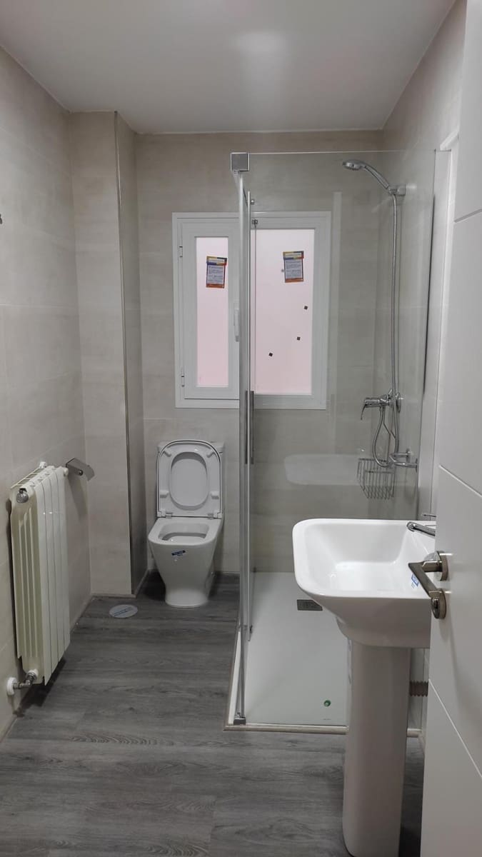 3 slaapkamer Flat te huur in Granada stad - € 975 (Ref: 9596385)