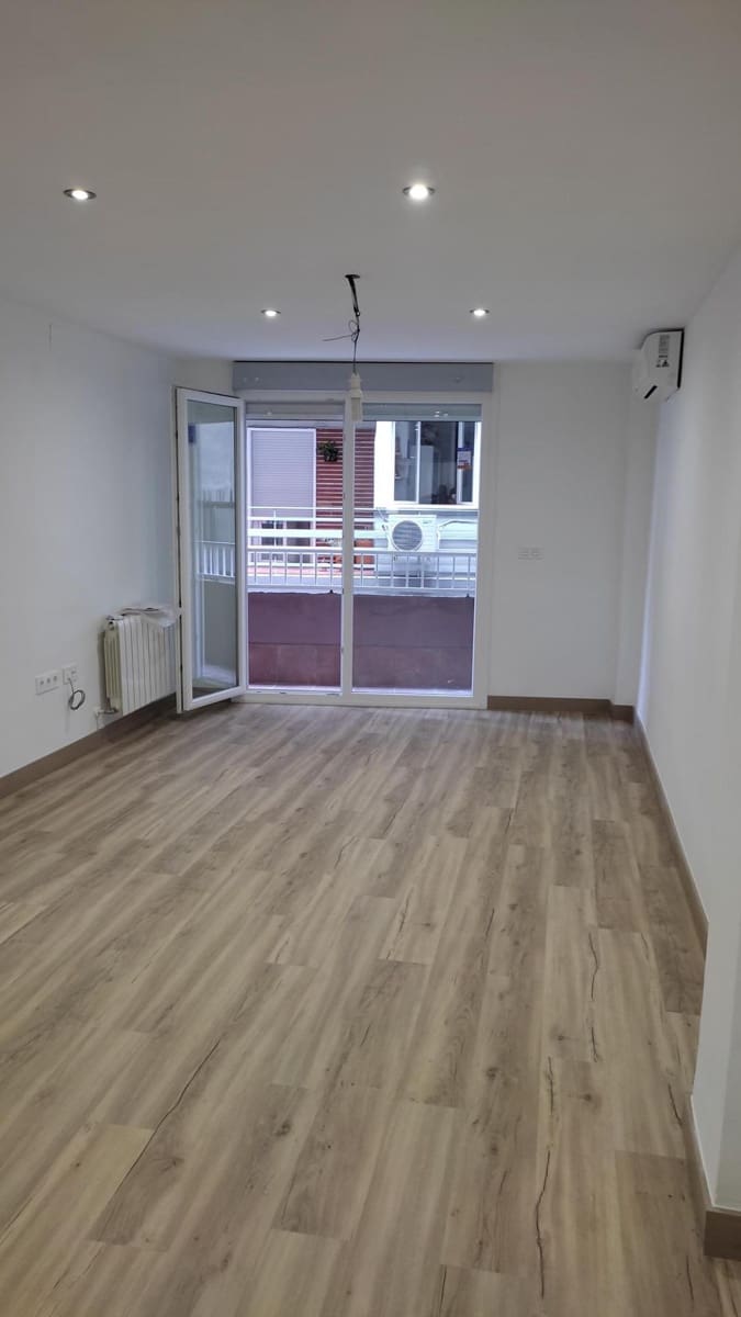 3 bedroom Flat for rent in Granada city - € 975 (Ref: 9596385)