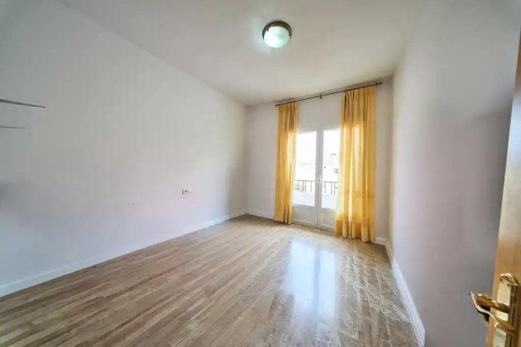 4 Zimmer Wohnung zu verkaufen in Baza - 108.000 € (Ref: 9605184)