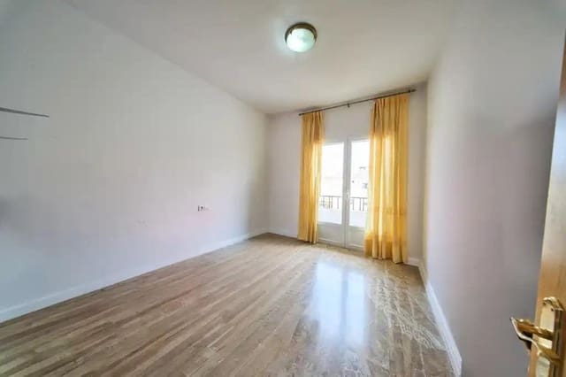 4 Zimmer Wohnung zu verkaufen in Baza - 108.000 € (Ref: 9605184)
