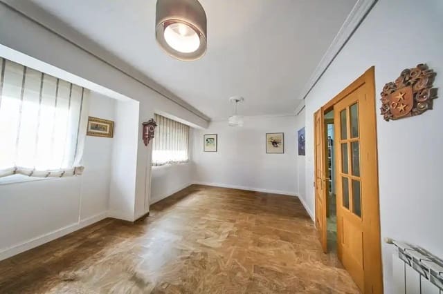 4 Zimmer Wohnung zu verkaufen in Baza - 108.000 € (Ref: 9605184)