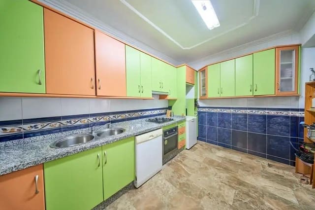 4 Zimmer Wohnung zu verkaufen in Baza - 108.000 € (Ref: 9605184)